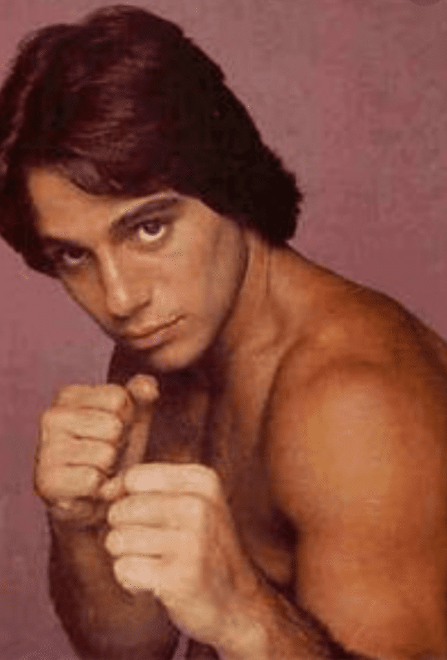 A baby-faced Tony Danza looks tough by also flirty as he pretends to prepare to throw a punch. Oh, also, he's topless. Yesssss.